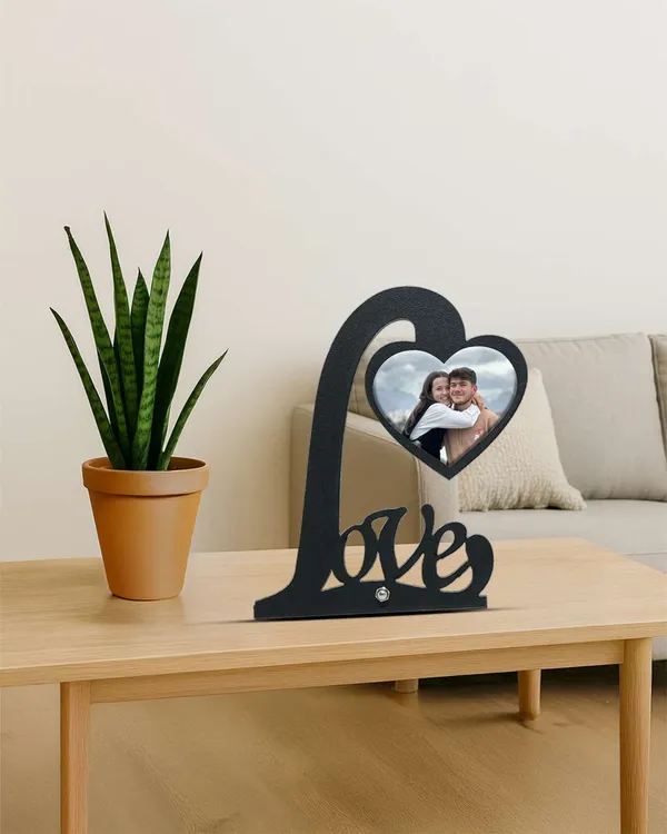Love_Heart_Shape_Design_-_Black_Cardboard