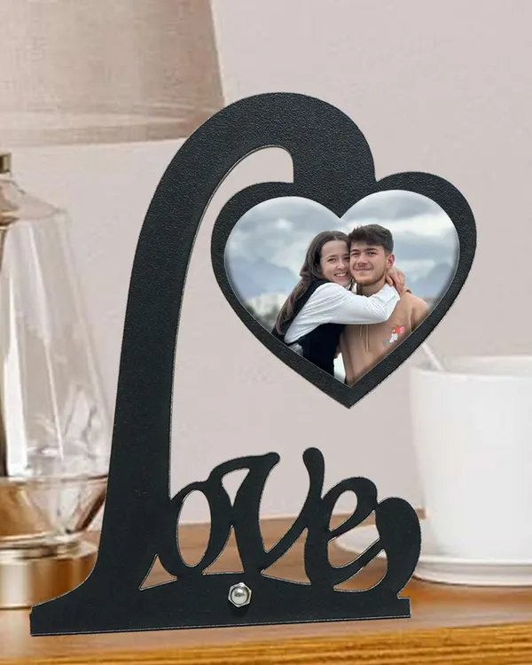 Love_Heart_Shape_Design_-_Black_Cardboard