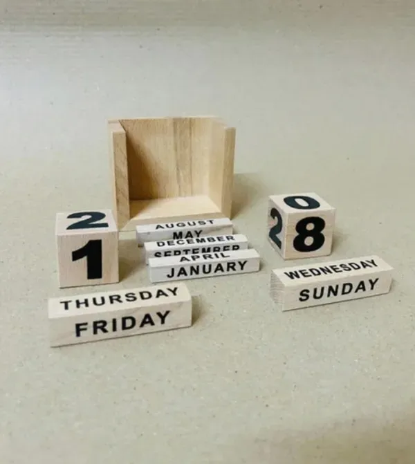 Wooden_Desk_Calendar_For_Home_Office_Reusable_Perpetual_Wooden_Calendar_Premium_Handmade_Wood_Calendar