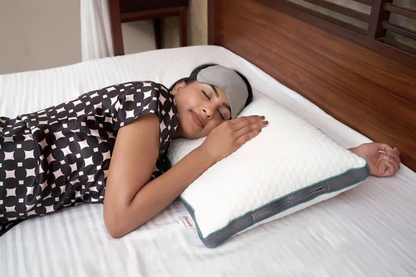 Plush_ProWhite_And_Grey_Cotton_Cover_And_Polyester_Fiber_Filling_Pillow