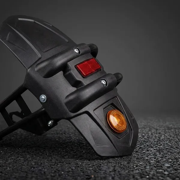 Universal_Motorcycle_Rear_Fender_Tyre_Hugger_With_Reflector_all_bike_fitting_properly