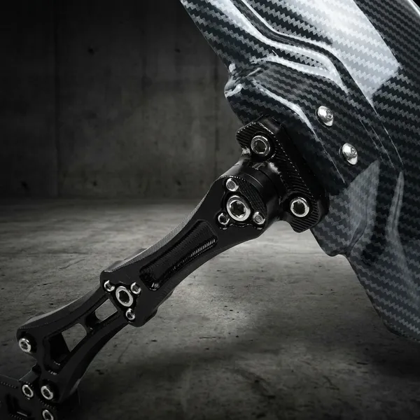 Carbon_Fiber_Motorcycle_Adjustable_Tyer_Huggur_With_Mounting_Bracket_universal_fitting_all_bike_fitting_properly