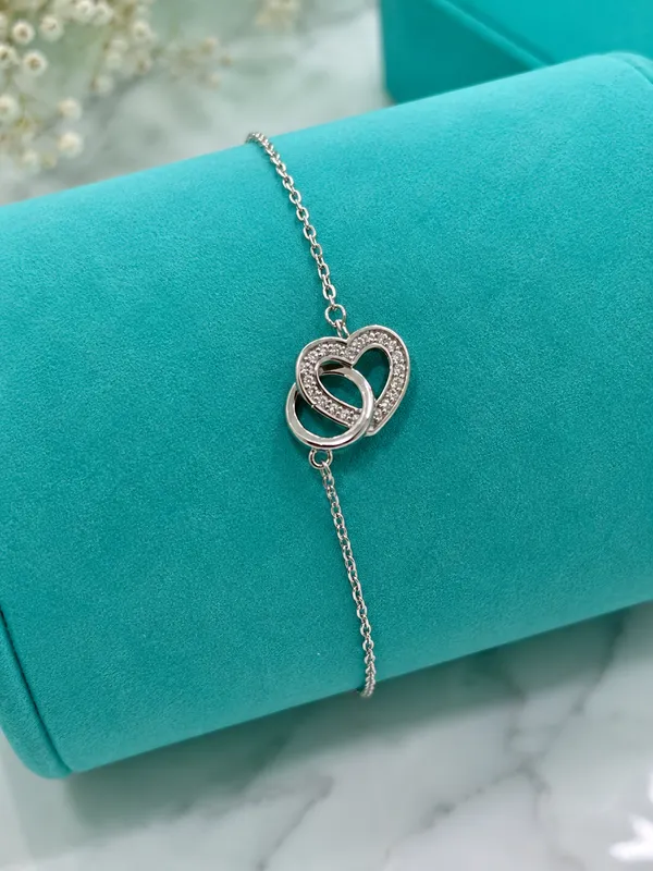 Eternal_Interlocking_Hearts_Bracelet_-_Made_With_925_Silver