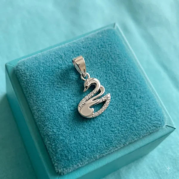 The_Graceful_Swan_Pavé_Pendant_-_Made_With_925_Silver