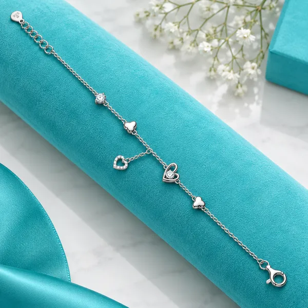 Queen_Of_Hearts_Dangle_Bracelet_-_Made_With_925_Silver