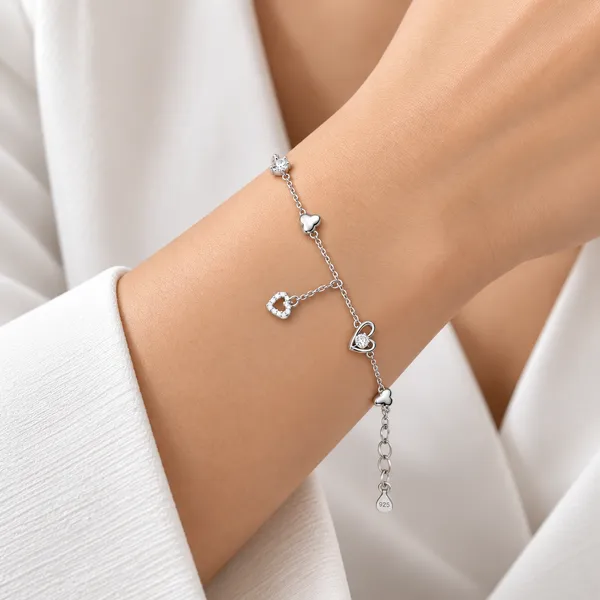 Queen_Of_Hearts_Dangle_Bracelet_-_Made_With_925_Silver