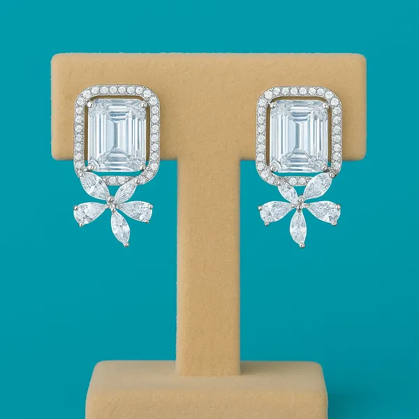 Regal_Bloom_Emerald_Drop_Earrings_925_Silver