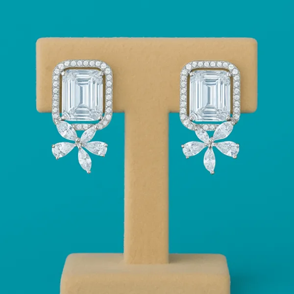 Regal_Bloom_Emerald_Drop_Earrings_925_Silver