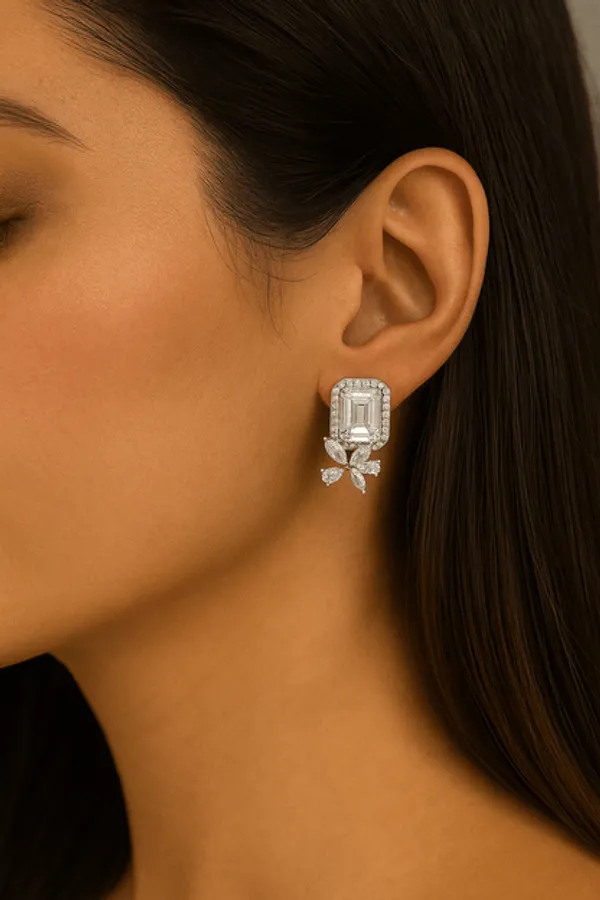 Regal_Bloom_Emerald_Drop_Earrings_925_Silver