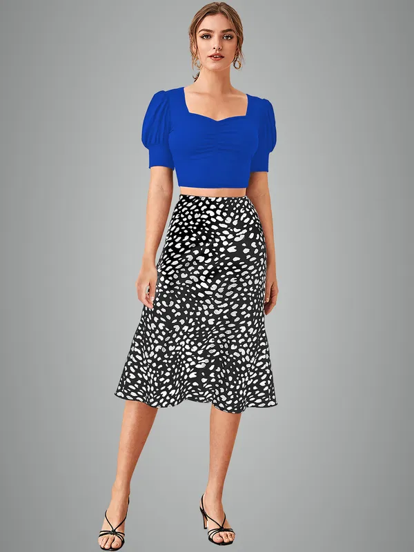 Women's_Cobalt_Blue_Puff_Sleeve_Crop_Top_With_Black_And_White_Printed_Midi_Skirt_Two_Piece_Set