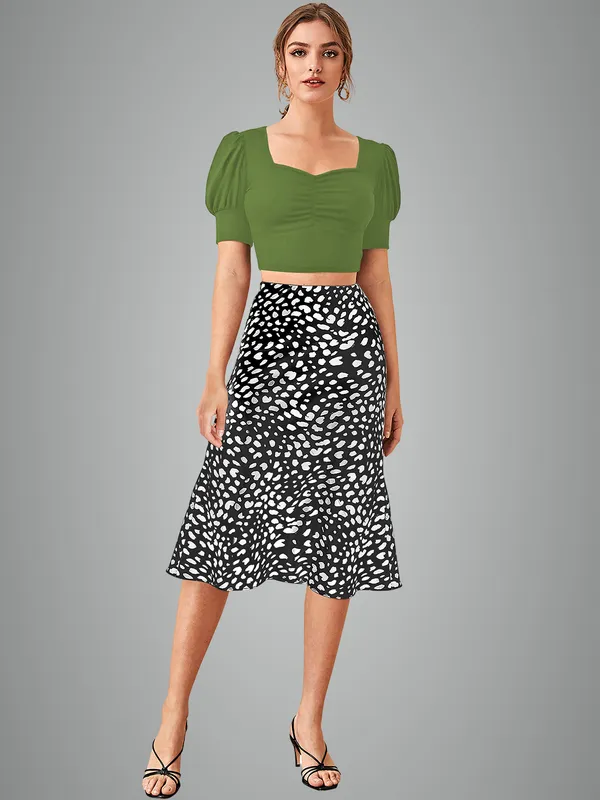 Green_Puff_Sleeve_Crop_Top_With_Black_Spotted_Midi_Skirt_Set
