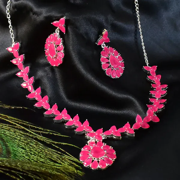 Elegant_Silver_Necklace_Set_–_Chic_Timeless_Jewelry_For_Women
