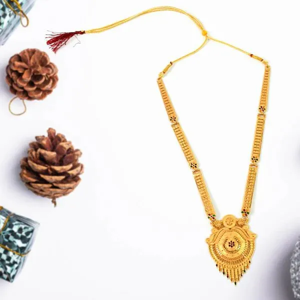 Elegant_Gold-Plated_Pendant_Necklace_–_A_Statement_Of_Sophistication_For_Women,_Perfect_For_Formal_Events
