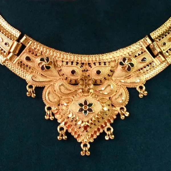 Glamorous_Gold_Plated_Necklace_Set_For_Women_–_Shine_Bright_At_Every_Event_|_Statement_Jewelry_For_Festive_Wear
