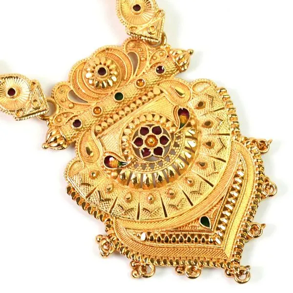 Luxe_Crystal_Pendant_Necklace_For_Women_–_Delicate_Jewelry_With_A_Sparkle_Of_Sophistication_|_Ideal_For_Daily_Or_Formal_Wear