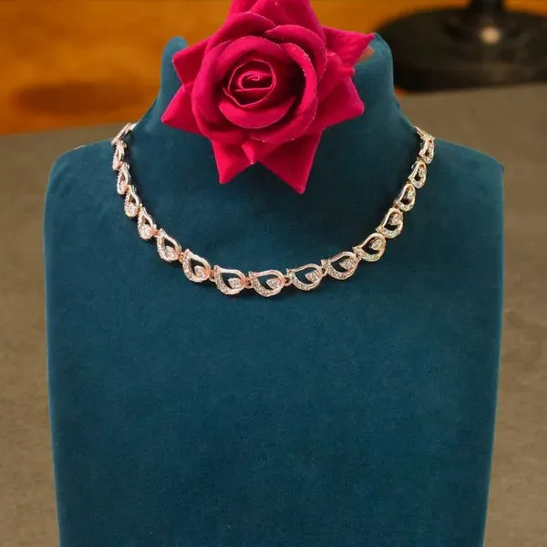 Sparkling_Crystal_Necklace_Set_–_Dazzling_Jewelry_For_Special_Occasions