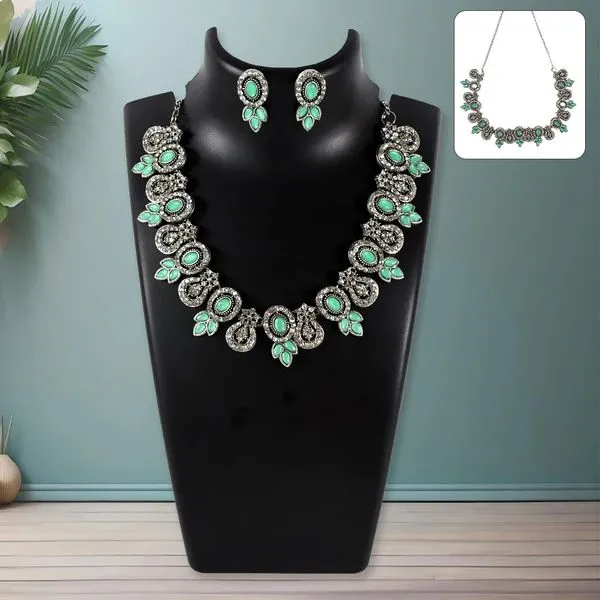Elegant_Diamond_Necklace_Set_–_Sophisticated_Jewelry_For_Women