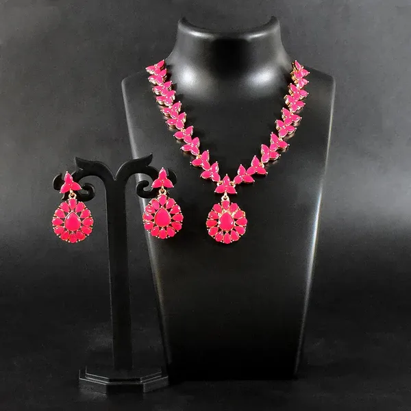 Elegant_Necklace_Set_–_Feminine_Stylish_Jewelry_For_Women
