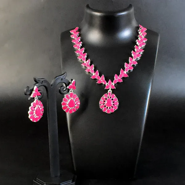Elegant_Silver_Necklace_Set_–_Chic_Timeless_Jewelry_For_Women