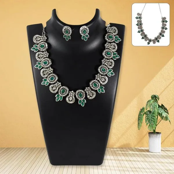 Timeless_Necklace_Set_–_Classic_Elegant_Jewelry_For_Women