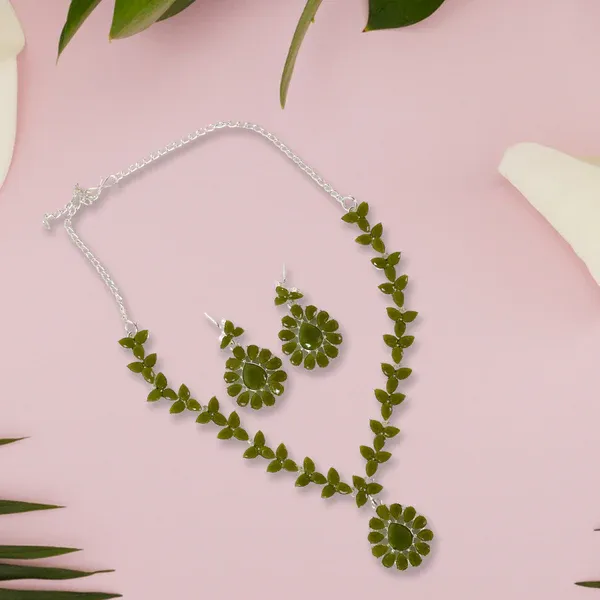 Elegant_Necklace_Set_–_Stylish_Jewelry_For_Women,_Perfect_For_Parties