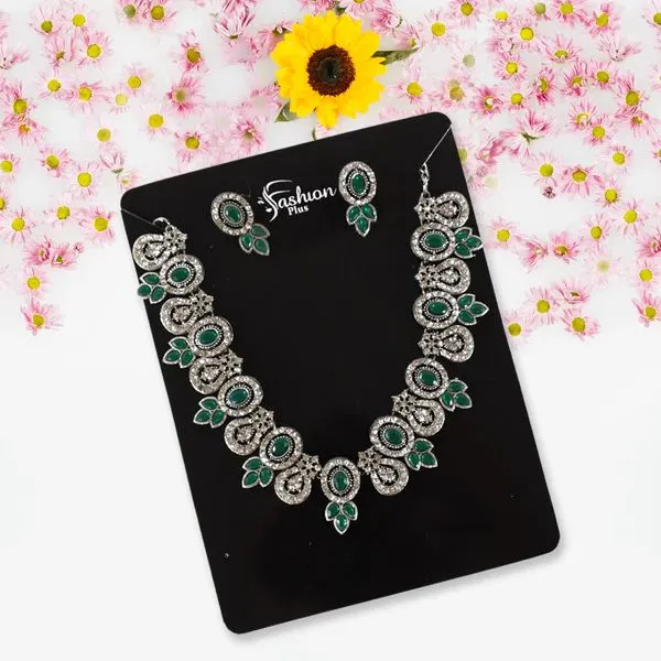Timeless_Necklace_Set_–_Classic_Elegant_Jewelry_For_Women