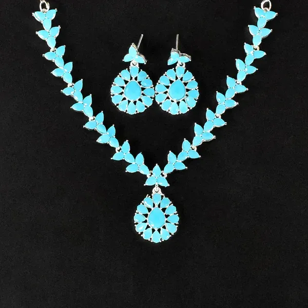 Elegant_Silver_Sky_Necklace_Set_–_Stylish_Jewelry_With_Highlights_For_Women