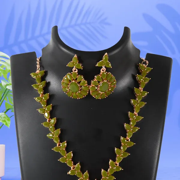 Elegant_Necklace_Set_–_Stylish_Jewelry_For_Women,_Perfect_For_Parties