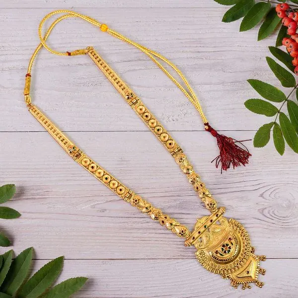 Elegant_Gold_Plated_Necklace_Set_For_Women_–_Timeless_Luxury_For_Weddings,_Festive_Wear_Traditional_Outfits