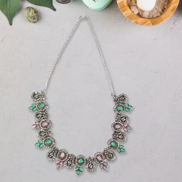 Exquisite_Necklace_Set_–_Vibrant_Elegant_Jewelry_For_Women