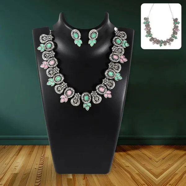 Exquisite_Necklace_Set_–_Vibrant_Elegant_Jewelry_For_Women