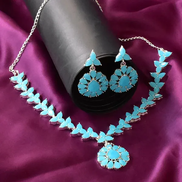 Elegant_Silver_Sky_Necklace_Set_–_Stylish_Jewelry_With_Highlights_For_Women