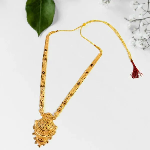 Luxurious_Crystal-Studded_Necklace_For_Women_–_Sparkling_Jewelry_For_Formal_Wear_|_A_Statement_Of_Pure_Elegance