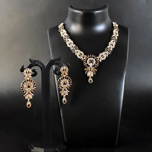 Timeless_Necklace_Earring_Set_–_Elegant_Pearl_Jewelry_For_Women,_Perfect_Gift_For_Special_Occasions