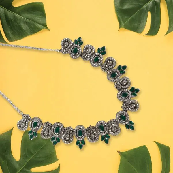 Timeless_Necklace_Set_–_Classic_Elegant_Jewelry_For_Women