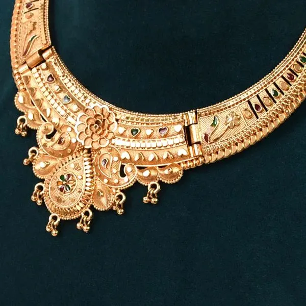 Radiant_Gold_Plated_Necklace_Set_For_Women_–_Your_Perfect_Accessory_For_Weddings,_Parties_Festive_Looks