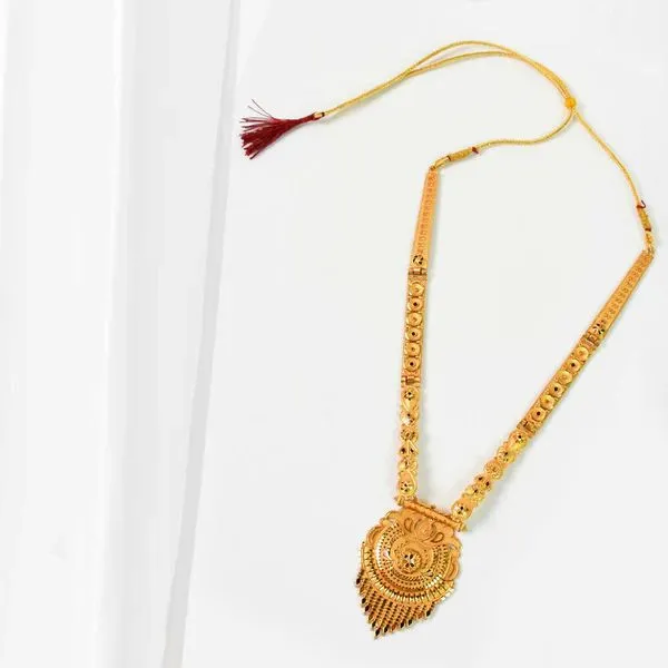 Lustrous_Pearl_Necklace_–_A_Classic_Touch_Of_Elegance_For_Women,_Ideal_For_Special_Events