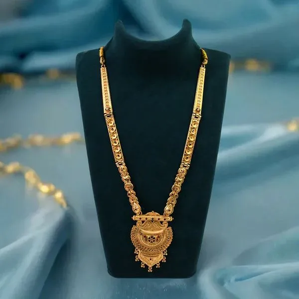 Elegant_Gold_Plated_Necklace_Set_For_Women_–_Timeless_Luxury_For_Weddings,_Festive_Wear_Traditional_Outfits
