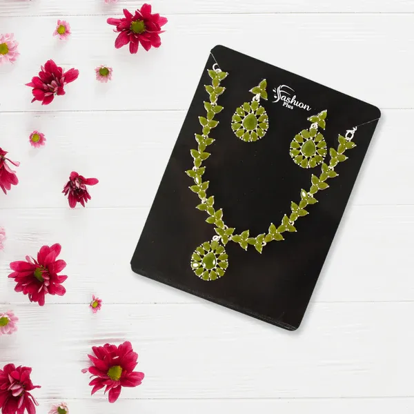 Elegant_Necklace_Set_–_Stylish_Jewelry_For_Women,_Perfect_For_Parties