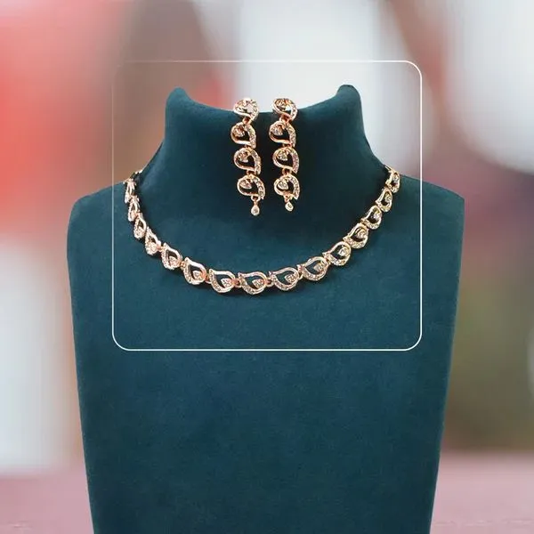 Sparkling_Crystal_Necklace_Set_–_Dazzling_Jewelry_For_Special_Occasions