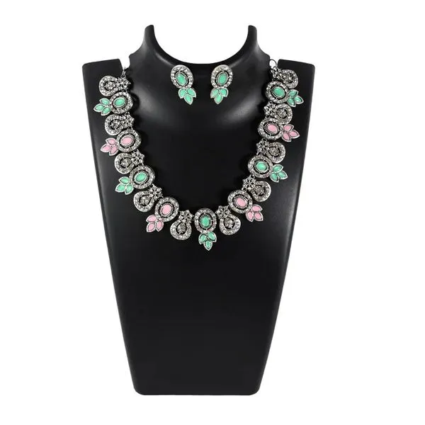 Exquisite_Necklace_Set_–_Vibrant_Elegant_Jewelry_For_Women