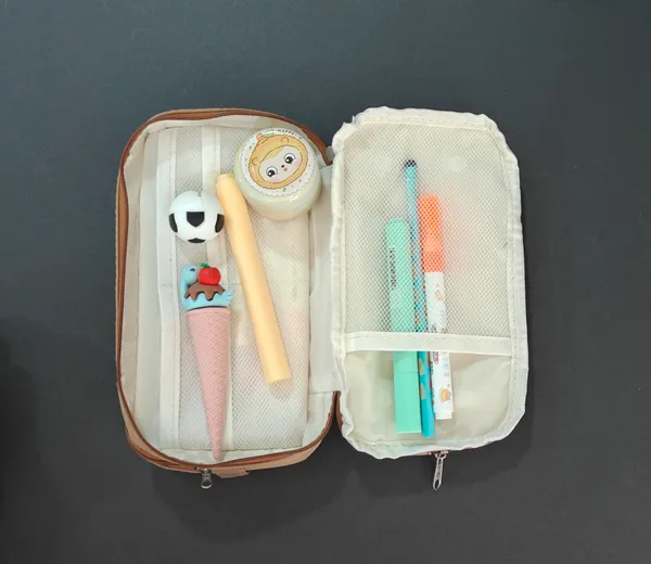 Brown_Transparent_Plastic_Detachable_Compartment_Pencil_Case_For_Kids