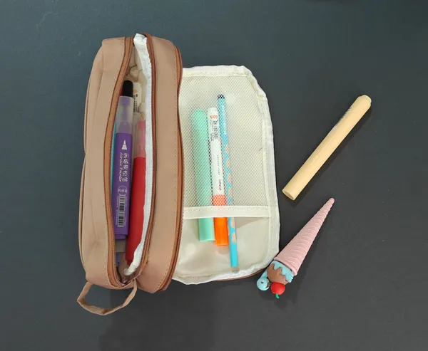Brown_Transparent_Plastic_Detachable_Compartment_Pencil_Case_For_Kids