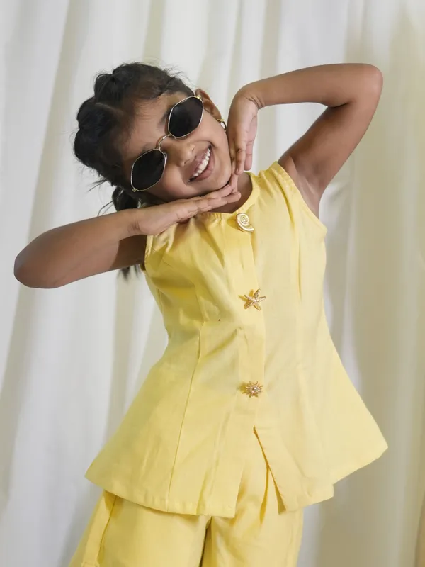 Yellow_Buttoned_Top_For_Girl_Kids