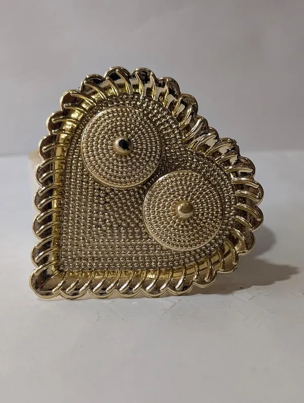 Brass_Golden_Embossed_Decorative_Pooja_Thali_With_Twin_Katori