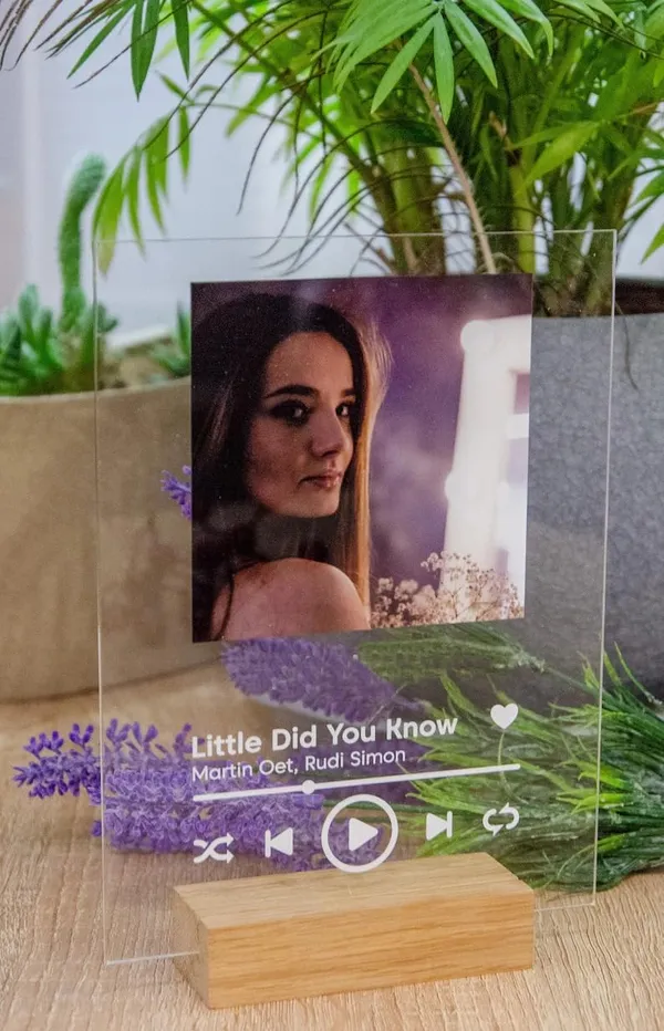 Acrylic_Custom_Song_Album_Photo_Plaque_With_Stand