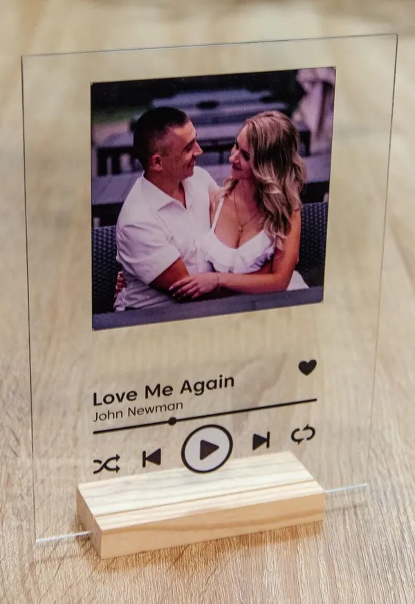 Acrylic_Custom_Song_Album_Photo_Plaque_With_Stand