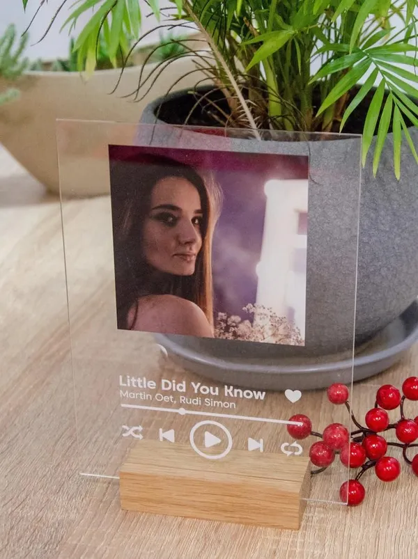 Acrylic_Custom_Song_Album_Photo_Plaque_With_Stand