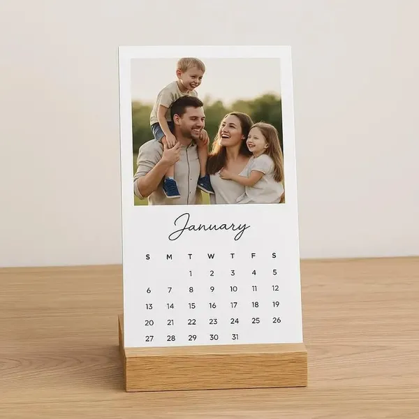 Wooden_Personalized_Pet_Portrait_Desk_Calendar_With_Stand
