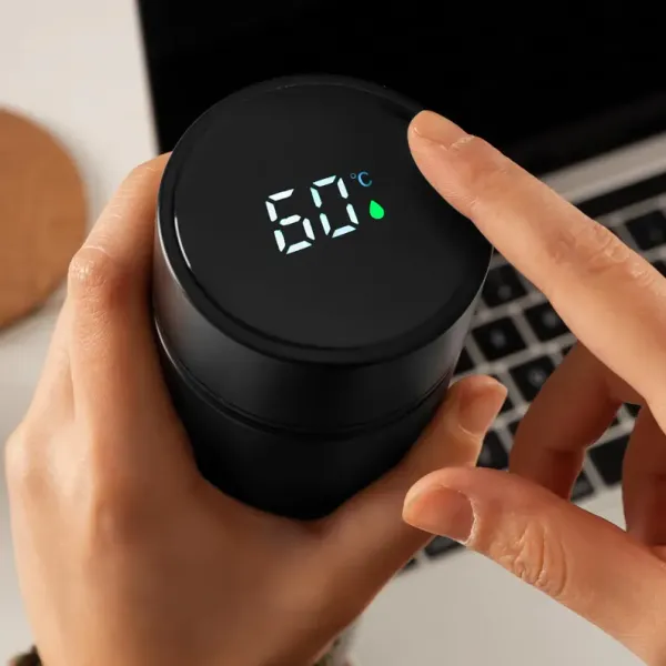 Custom_Smart_Vacuum_Bottle_with_Temperature_Display,_Personalized_Digital_Tumbler_Gift